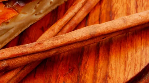 Apple cake served with lemon and cinnamon Vídeos de archivo 24828591