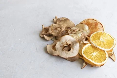 Apple chips, orange chips, healthy after work snacks close-up on a gray bac.. Stock Photos