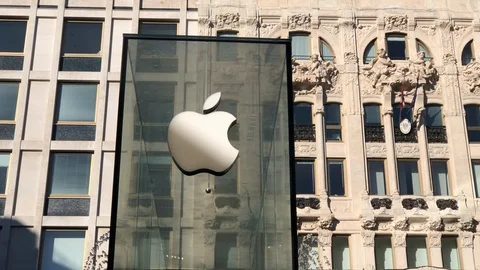 Apple Computer Store, Liberty Square, Milan, Italy Stock Footage 121644876