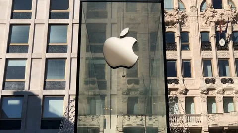 Apple Computer Store, Liberty Square, Milan, Italy Stock Footage 121647144