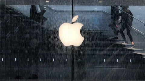 Apple Computer Store, Liberty Square, Milan, Italy Stock Footage 121647593