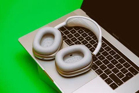 Apple Computers AirPods Max next to Macbook pro laptop 写真素材
