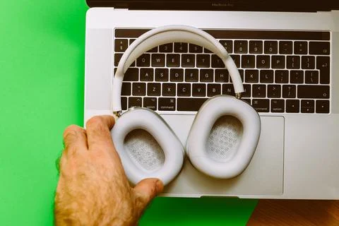 Apple Computers AirPods Max next to Macbook pro laptop 写真素材