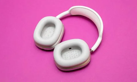 Apple Computers AirPods Max over-ear headphones inside Smart case Foto stock