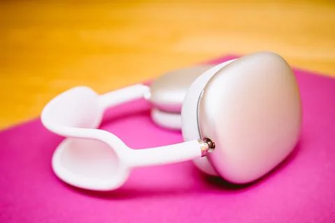 Apple Computers AirPods Max over-ear headphones pink tablew Foto stock