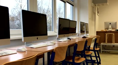 Apple computers in the classroom at the windows Vídeo Stock 59325750