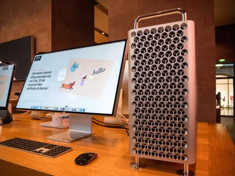 Apple Computers Mac Pro cheese grater with the Pro Display XDR monitor Stock Photos