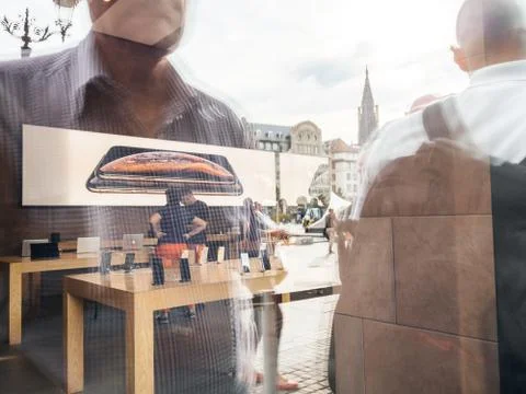 Apple Computers Store with iPhone Xs and Xs Max Foto stock