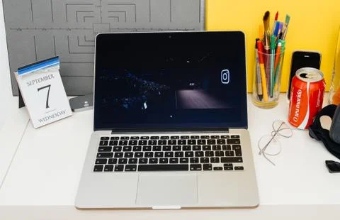 Apple Computers website showcasing instagram on the new iPhone Stock Photos