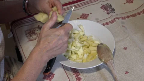 Apple cut for apple pie Vídeo Stock 160991266