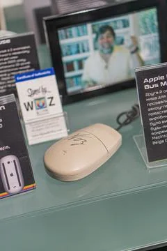 Apple display, Magic Mouse Apple product, monitor documents, text, exhibition 写真素材