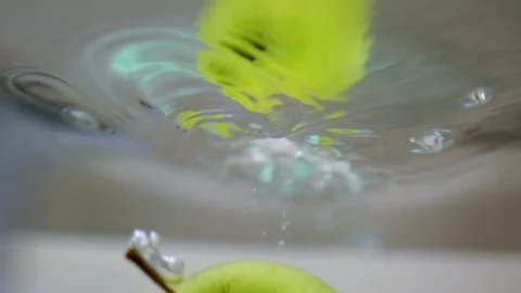 Apple falling in water in slow motion Stock Footage 76041127
