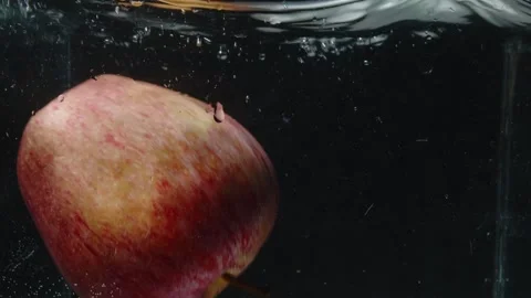 Apple in a glass of water Video stock 274859645
