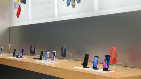 Apple Inc. sells iPhone 11 models at a store in Bethesda, Maryland Видео 123499591