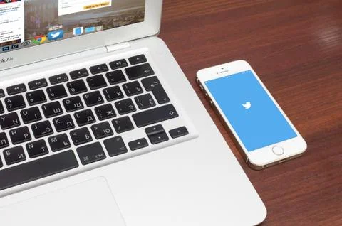 Apple iphone 5s with twitter Stock Photos