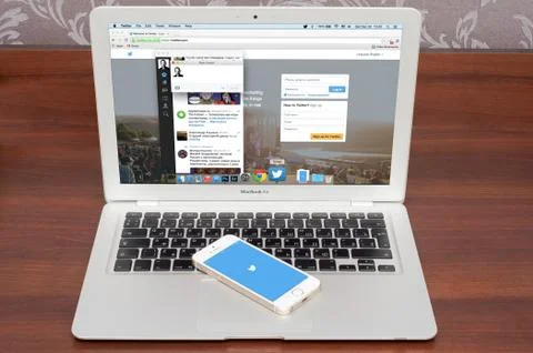 Apple iphone 5s with twitter Stock Photos