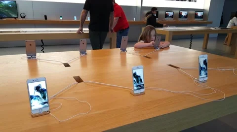 Apple iPhone 6s on display in Apple store in Palo Alto, CA Stock Footage 59759051
