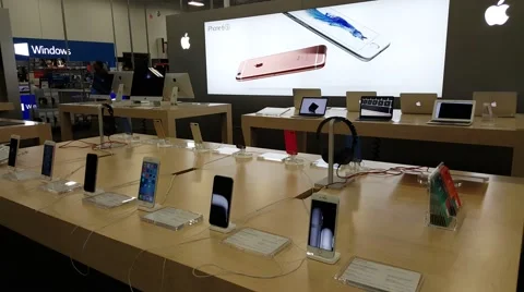 Apple iPhone 6s on display in Apple store in Palo Alto, CA, USA Stock Footage 60928501