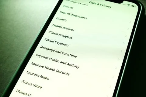 Apple iPhone XS with data and privacy on multiple Apple Services and apps Stock Photos