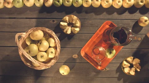 Apple juice and apples on the table. Stockbeeldmateriaal 90241992