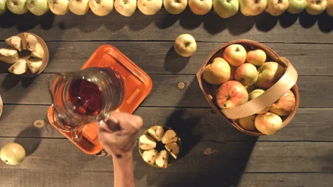 Apple juice and apples on the table. Видео 90242099