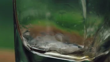 Apple juice ,grape juice, white wine, beer is poured into a glass. Close up of 库存影片 86117246