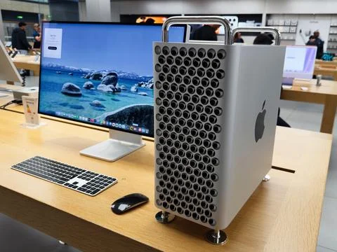 Apple Mac Studio computer on display in a store with monitor, keyboard, and.. Stock Photos