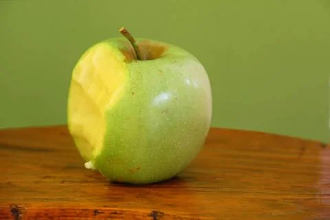 Apple missing bite green ripe sweet apple with missing bite Copyright: xZo... Foto stock