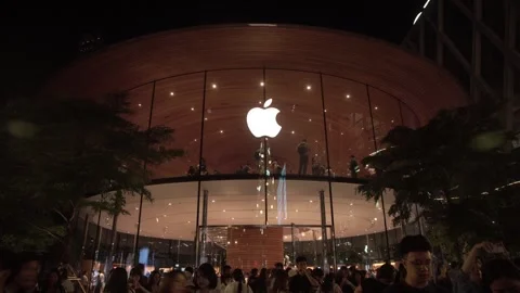 Apple official store at CentralWorld shopping mall in Bangkok. Stock Footage 342421653