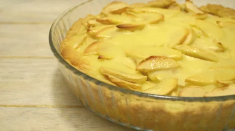 Apple pie in the baking dish Video stock 45060159
