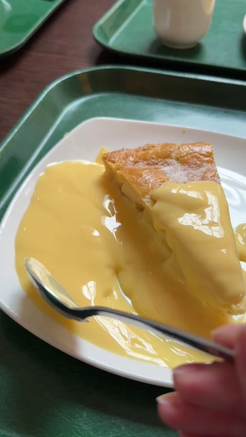 Apple pie with custard cream, Kylemore Abbey, Ireland Stock-Footage 314273414