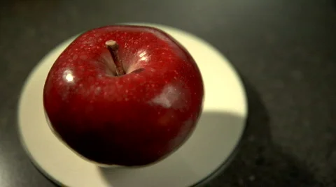 Apple on a plate 스톡 동영상 376206