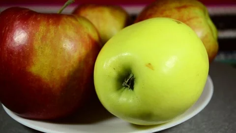 Apple on a plate Stock-Footage 143153536
