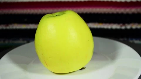 Apple on a plate Stock-Footage 143153771