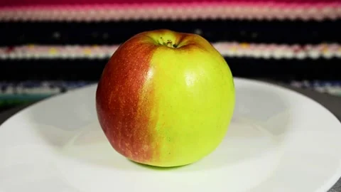 Apple on a plate Stock-Footage 143153948
