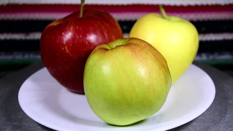 Apple on a plate Stock-Footage 143154005
