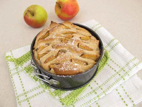 Apple Pull-Apart-Bread in cake pan Stock Photos