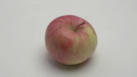 Apple rotates on a white background. Видео 265965838