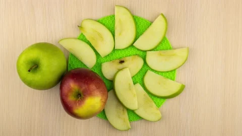 The apple slices disappear and the table remains empty. Stop motion animation. 스톡 동영상 152146301