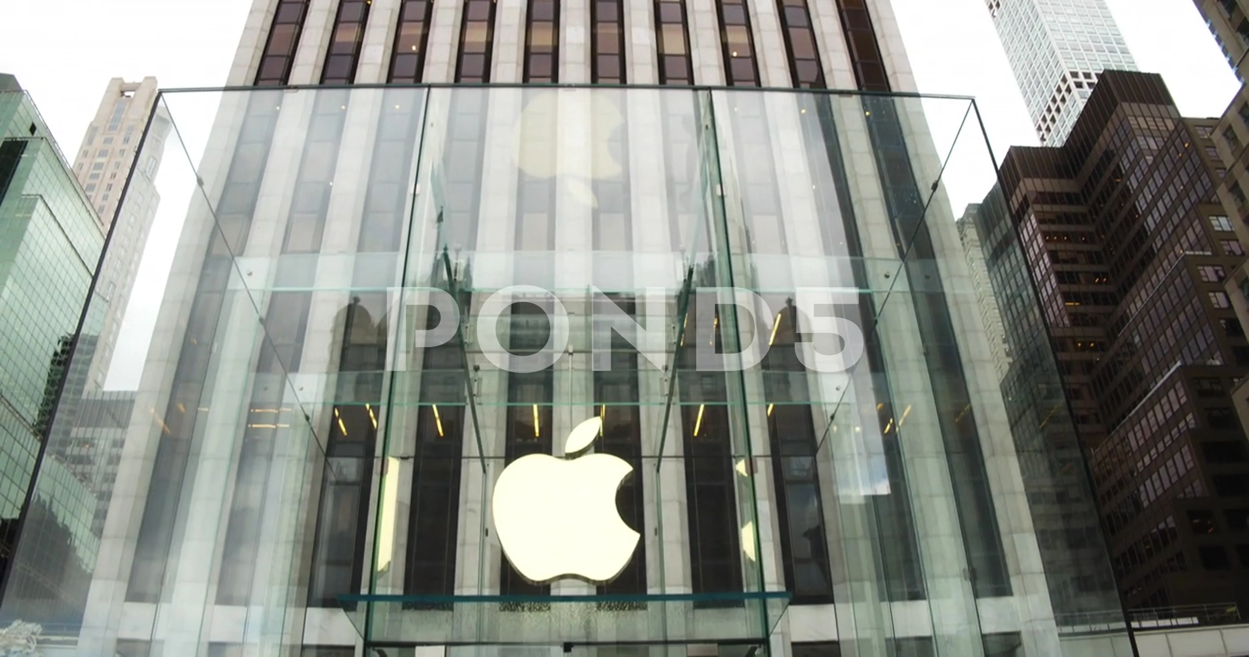 Apple Store 5th ave NYC, Pan down main e... | Stock Video | Pond5