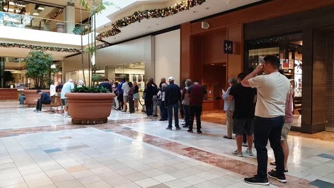 Apple Store customers in line Stock Footage 98819574