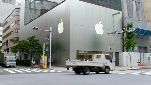 Apple Store, Ginza Street. Stock Footage 109604183