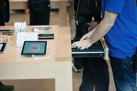Apple Store interior genius worker employee ranging money in cas 写真素材