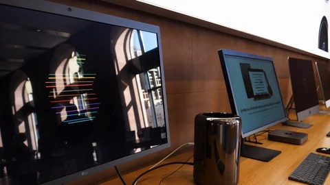 Apple Store with the previous generation of Mac Pro workstation aka trashcan Stock Footage 129711240