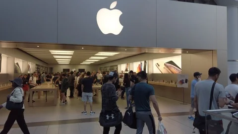 Apple Store in the Toronto Eaton Centre. Stock Footage 113406767