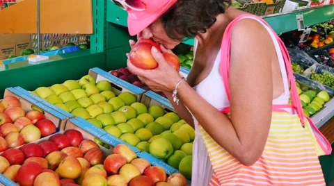 Apple, supermarket Stock Footage 55576177