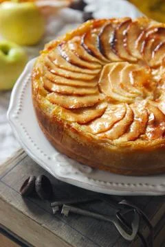 Apple tart, rustic style, selective focus. Foto stock