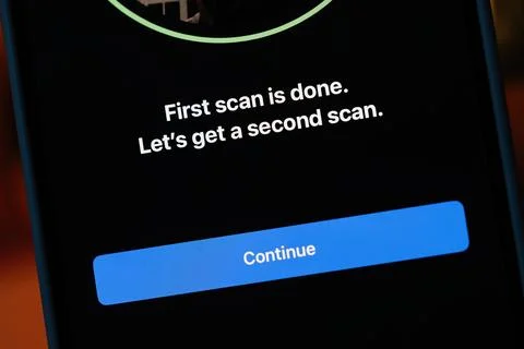 Apple Vision Pro Setup: Second Scan Continue Stock Photos