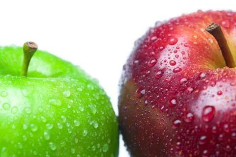 Apple with water drops isolated on white Stock-Fotos