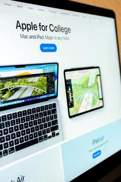 Apple website displaying mac and ipad for college education Stock Photos
